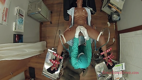 Sexy chick gets a hot creampie