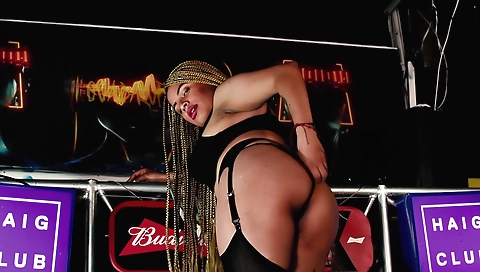 Sexy fuck with a sexy ass in prod