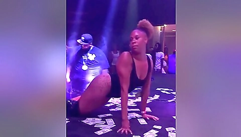 Snap Chat In Club Ass
